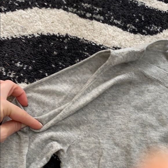 gap grey knit cold shoulder sweater - Picture 4 of 4